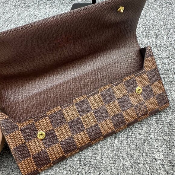 Louis Vuitton Leather Wallet 299-082225 - Picture 8 of 13